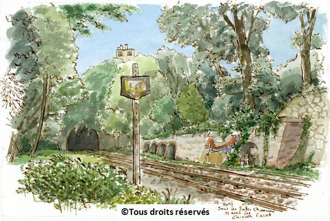 Paris, la petite ceintrure sous les Buttes Chaumont. Découverte à l'occasion d'une exploration impromptue à partir du quai de la Marne. Bonjour à Bruno, l'homme charmant et courageux qui vit ici et qui a le sens de l'hospitalité. Août 2011.